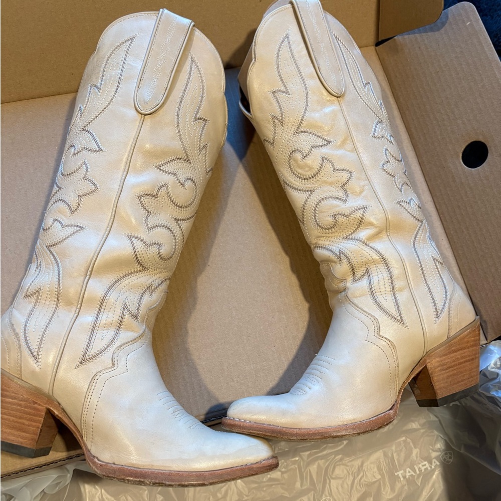 Women’s Ariat Belinda Stretchfit boots 7.5 EUC